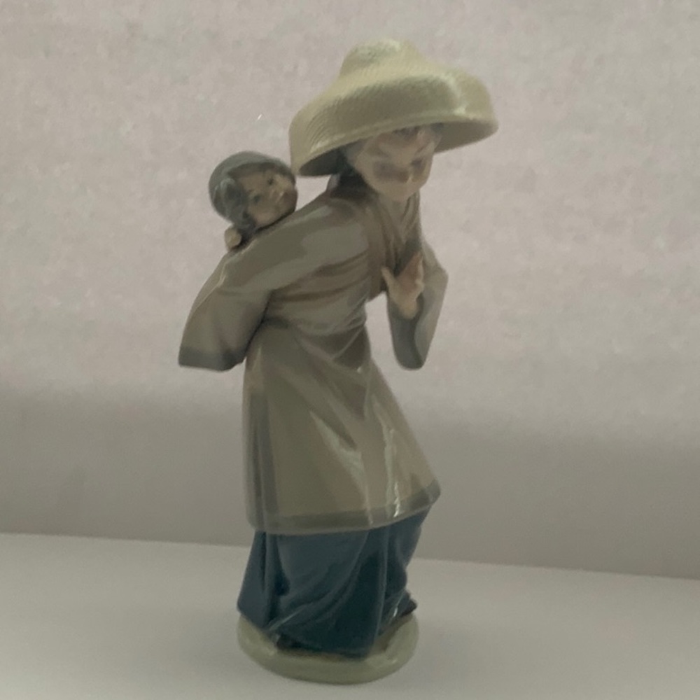 Lladro #5123 “My Precious Bundle” Retired Mint
